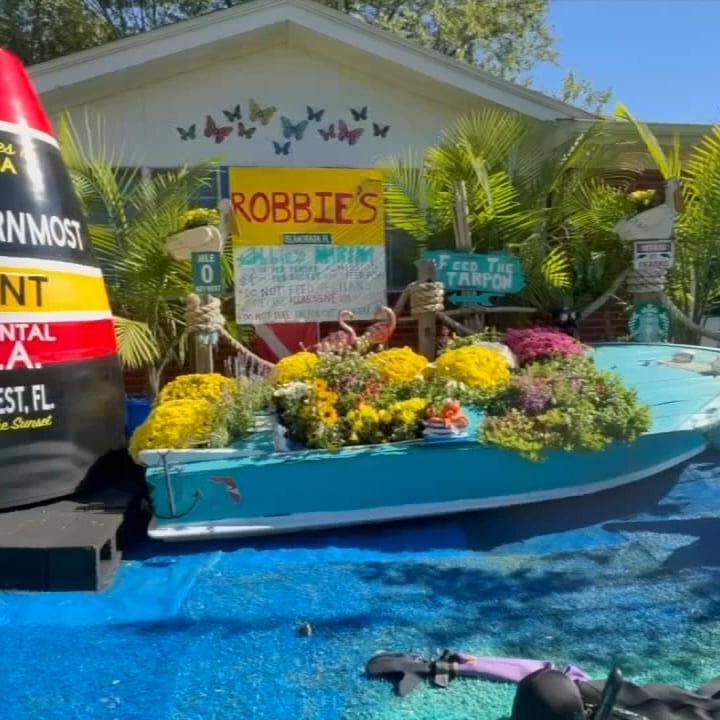 Husband creates Key West oasis for wife to enjoy me-time in southern Indiana
